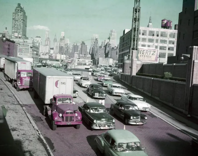 USA, New York State, New York City, traffic at entrance to Lincoln Tunnel