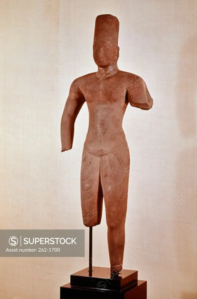 Vishnu (Prasat Andet Style) 8th Century Cambodian Art Sandstone Cleveland Museum of Art, Ohio
