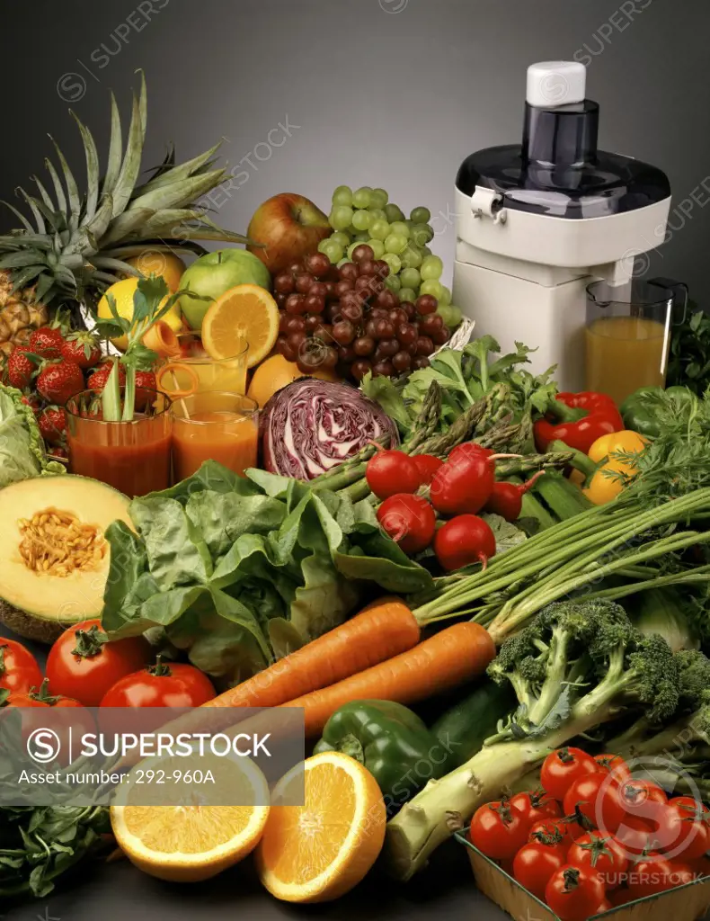 Fruits and vegetables with an electric juicer