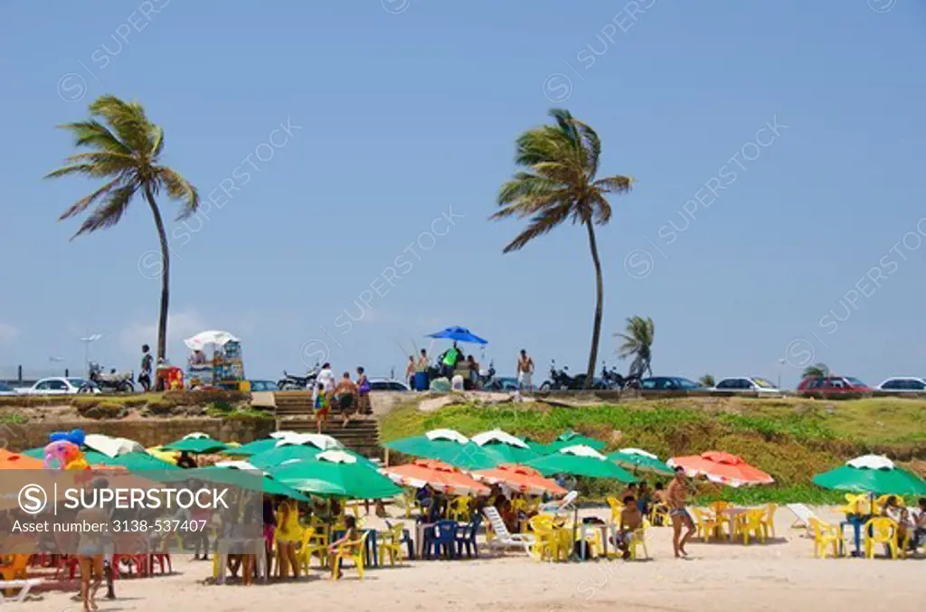 Tourists on the beach, Jaguaribe, Salvador, Bahia, Brazil