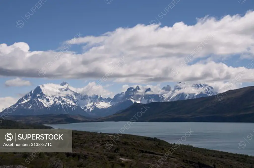Lake in front of a mountain range, Del Toro Lake, Torres Del Paine National Park, Magallanes and Antartica Chilena Region, Chile