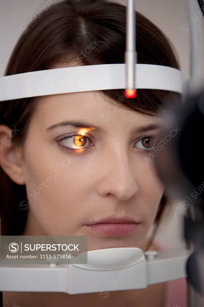 young woman having her eye´s tested