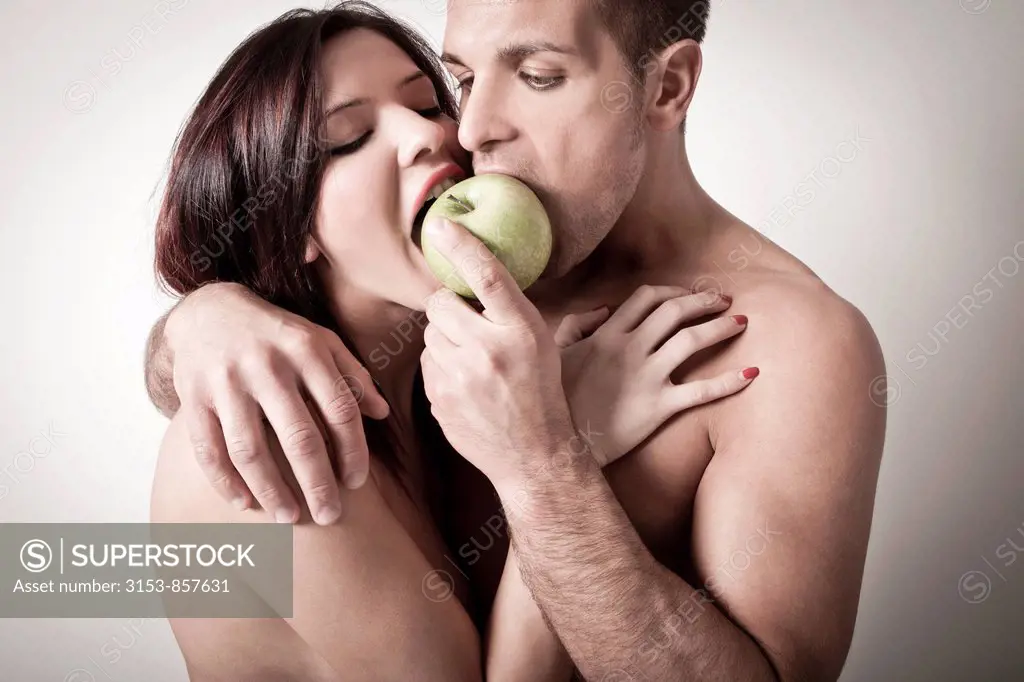 couple eating an apple