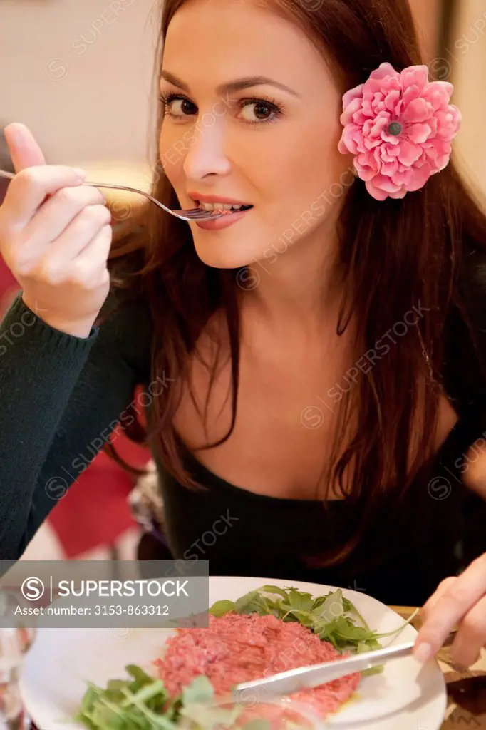 donna che mangia