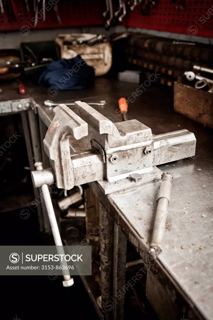 engineer´s bench vise or fitter´s vise