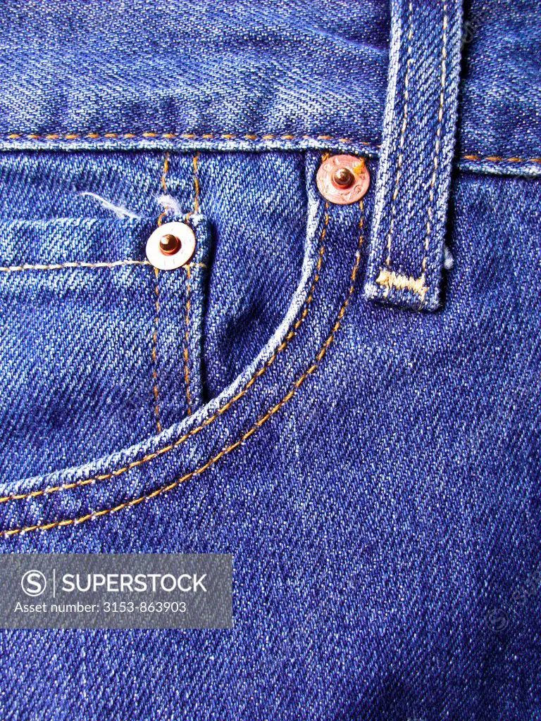 particolare di una tasca di un pantalone di jeans