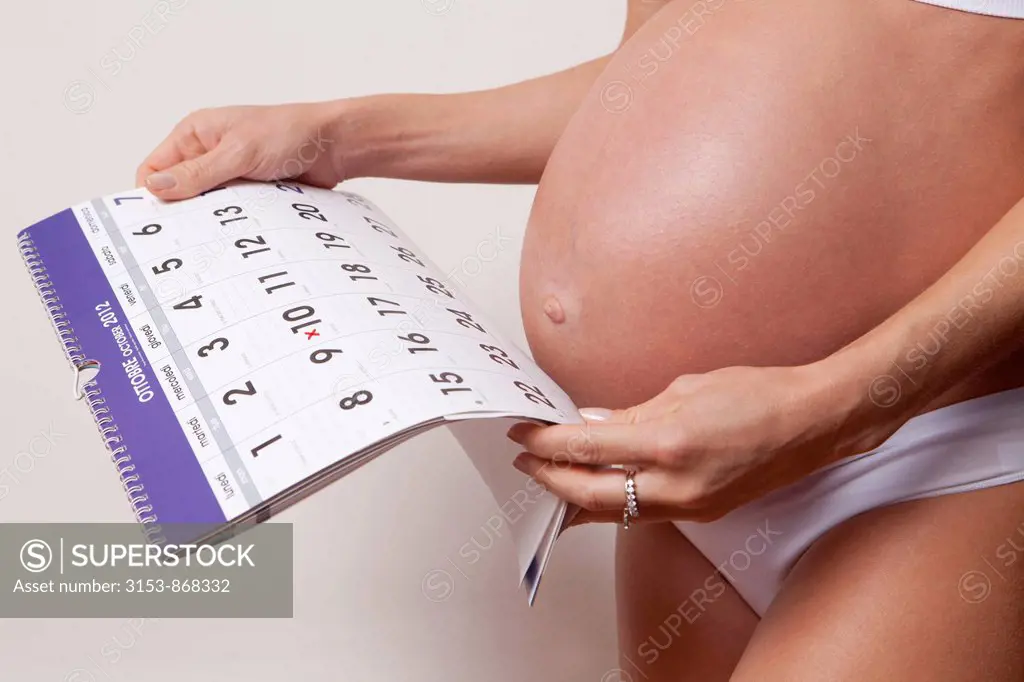 pregnant woman with calendar