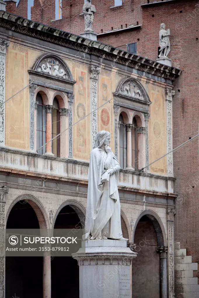 statue of Dante, verona, veneto, italy