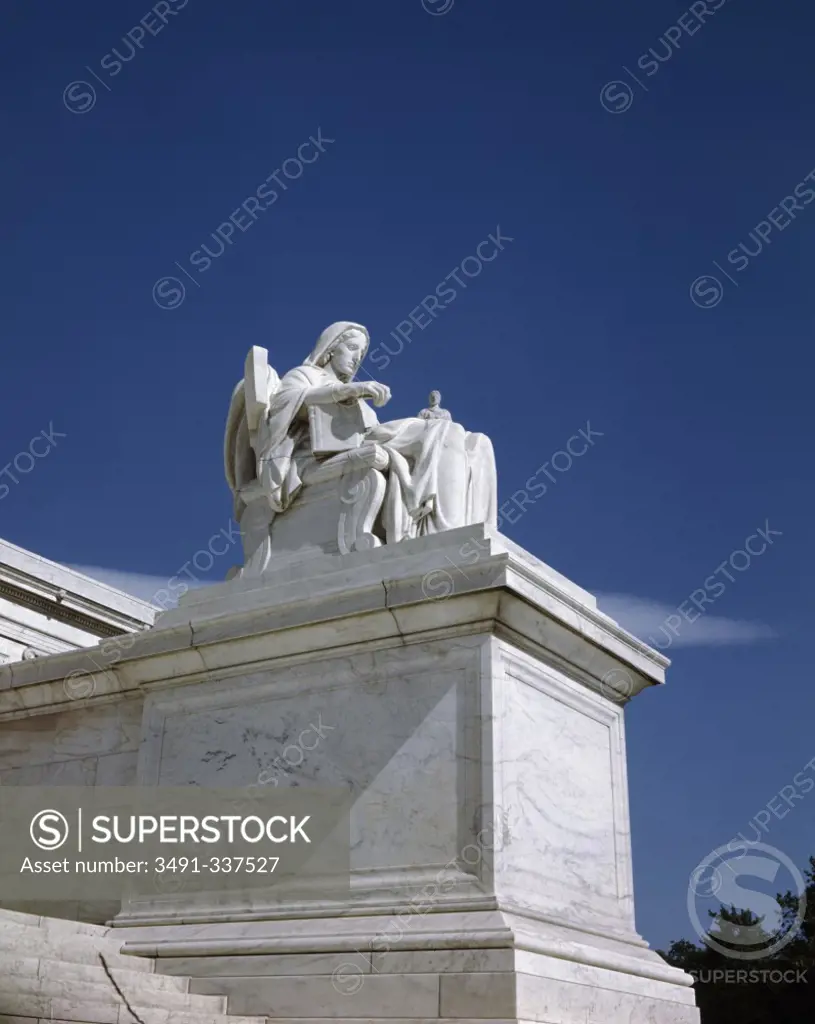 USA, Washington DC, US Supreme Court Building, Contemplation of Justice sculpture by James Earle Fraser, 1876-1953