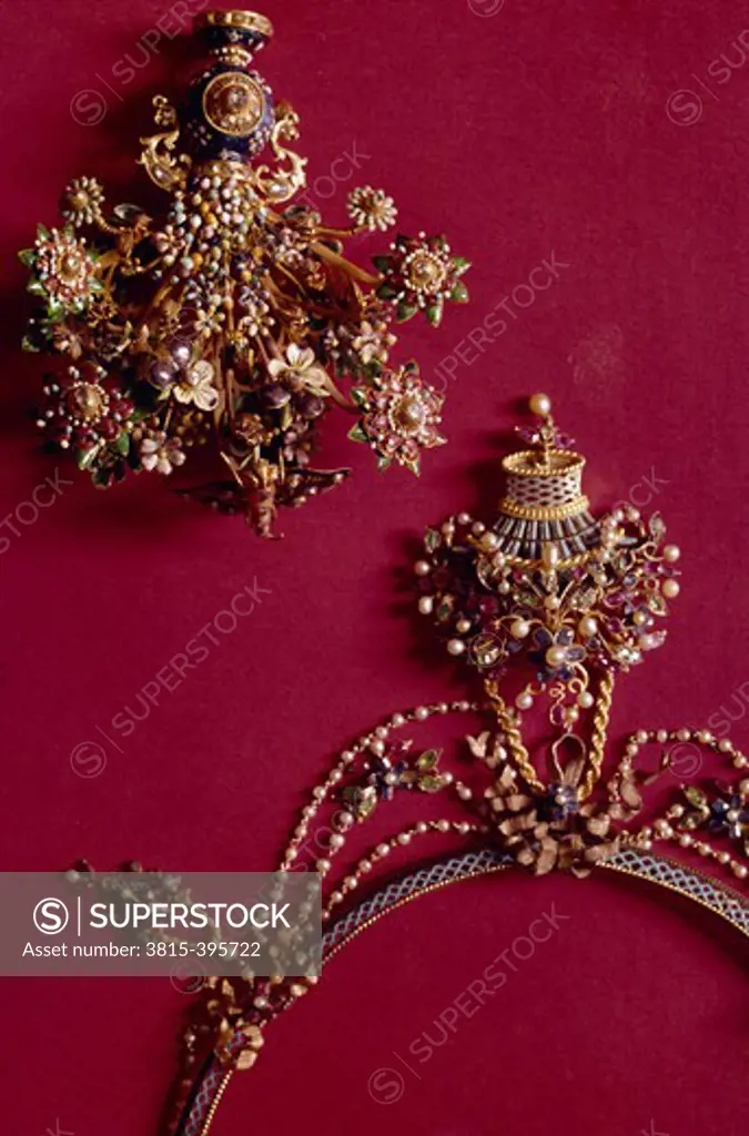Necklace and Brooch, circa 17th century, UK, London, London Museum