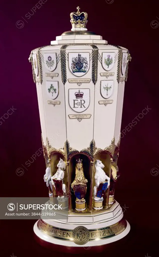 Queen Elizabeth Coronation Vase Antiques-Vases 