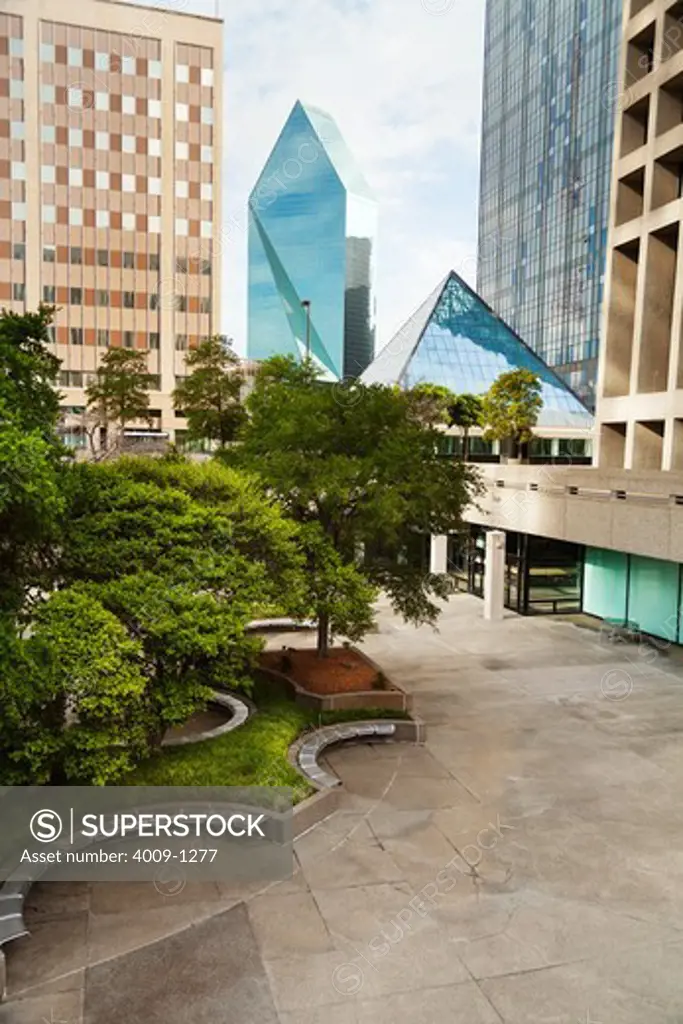 USA, Texas, Dallas, Renaissance Center Pyramid and Fountain Place in downtown
