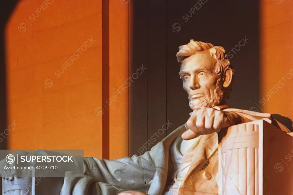Statue of Abraham Lincoln in a memorial, Lincoln Memorial, Washington DC, USA