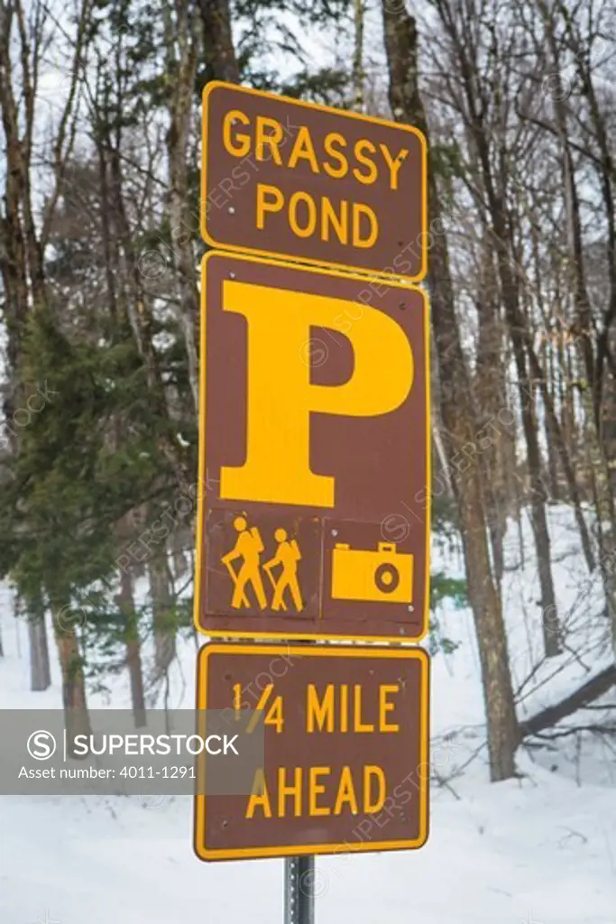 Grassy Pond hiking and photography sign