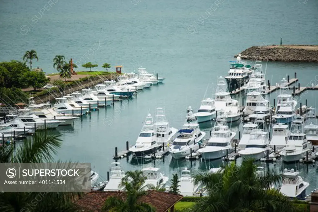 Costa Rica, Marina filled with fishing vessels