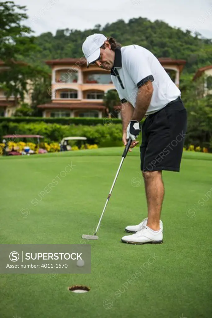 Costa Rica, Golfer putting his ball