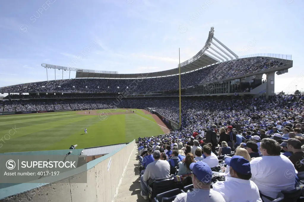 USA,   Missouri,   Kansas City,   Kauffman Stadium,   spectators watching baseball