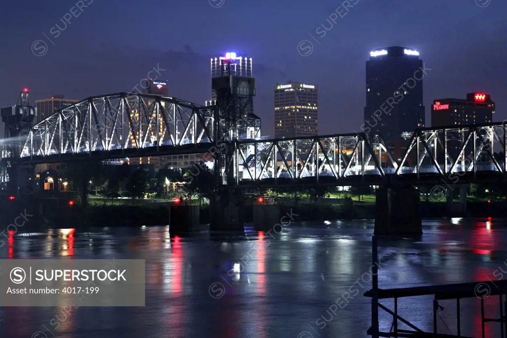 USA,   Arkansas,   Little Rock,   Pedestrian bridge with city skyline in background