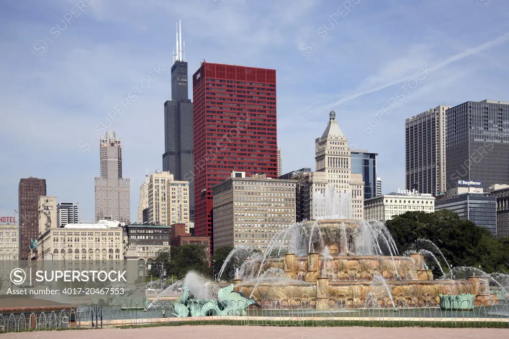 Buckingham Fountain in Grant Park with Willis Tower in distance