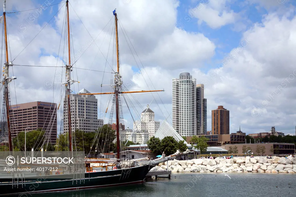 USA,   Wisconsin,   Milwaukee,   Sailing ship,   with city skyline