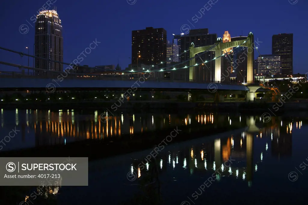 USA,   Minnesota,   Minneapolis,   Hennepin Avenue Bridge over Mississippi River