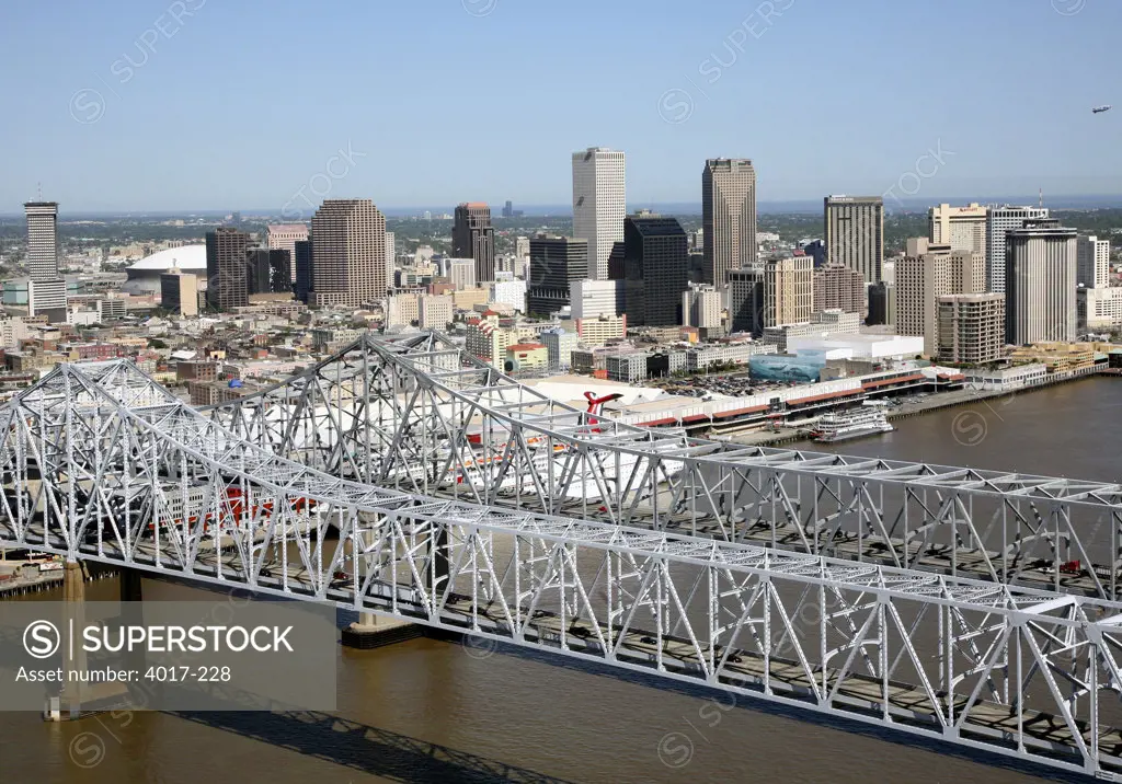 USA,   Louisiana,   New Orleans,   Mississippi River with city skyline