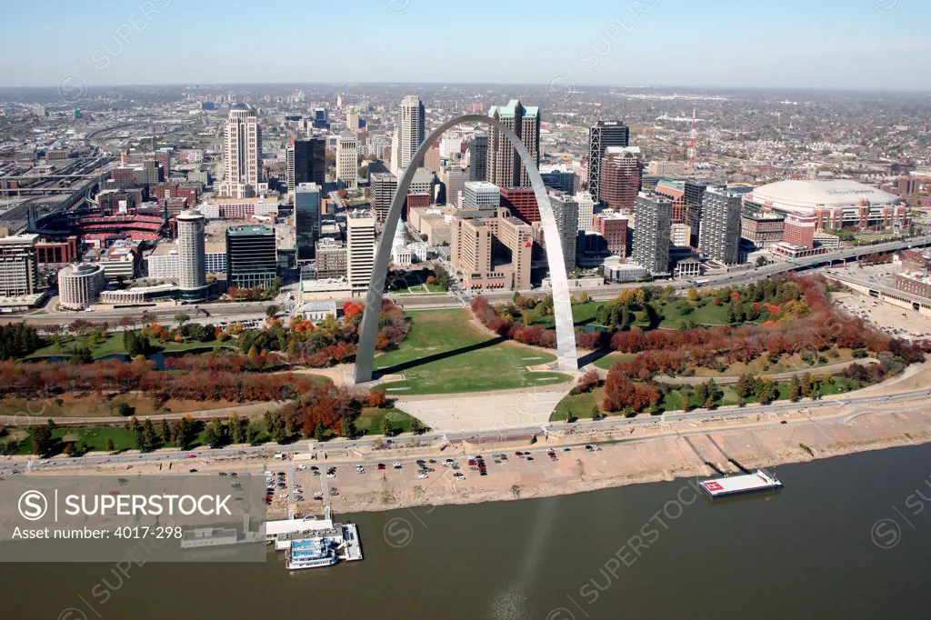 USA,   Missouri,   Saint Louis,   Cityscape with Gateway Arch