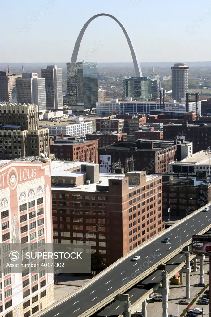 USA,   Missouri,   Saint Louis,   Cityscape with Gateway Arch in background