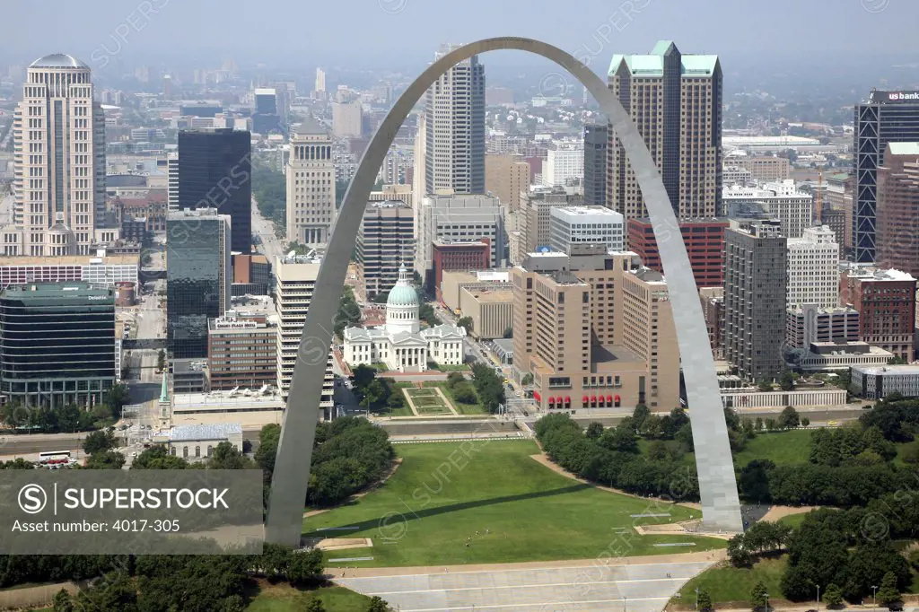 USA,   Missouri,   Saint Louis,   Cityscape wit Gateway Arch