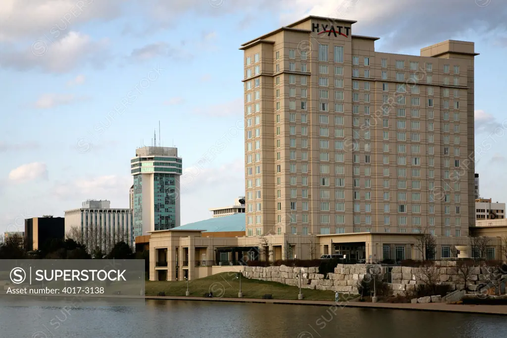 Hotel at the waterfront, Hyatt Regency Hotel, Arkansas River, Wichita, Kansas, USA