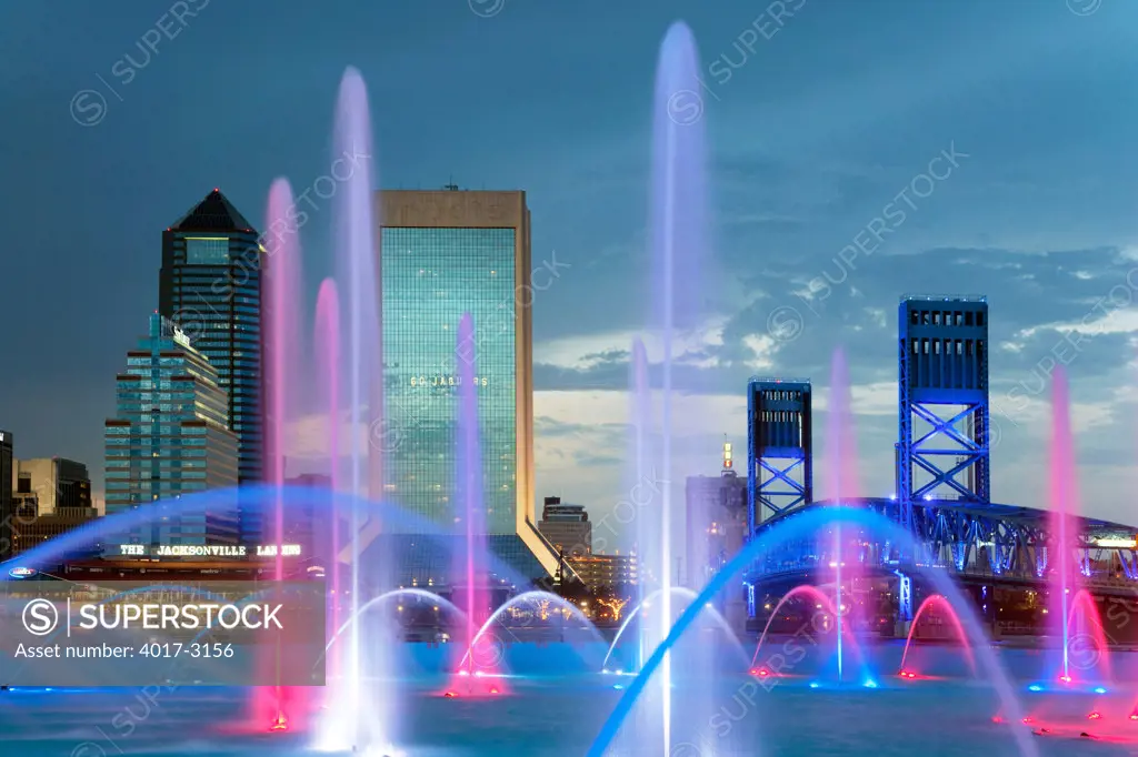 Fountain with skyscrapers in the background, Friendship Fountain, St. John's River, Jacksonville, Florida, USA