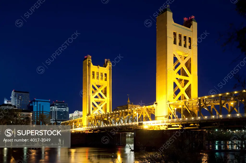 Tower Bridge, Sacramento, California at dusk