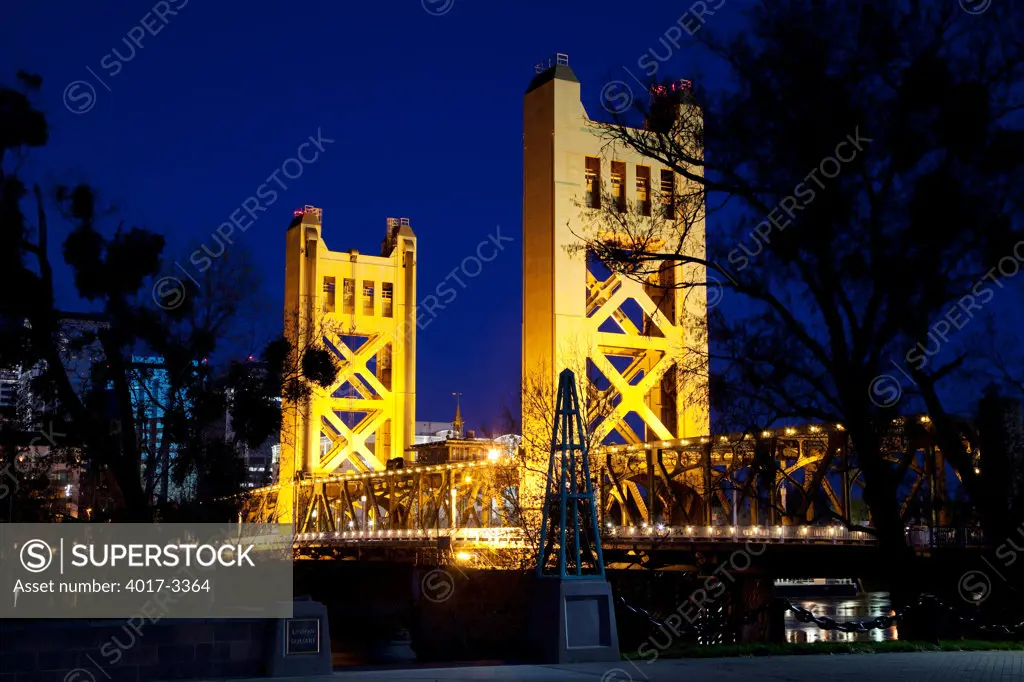 Tower Bridge, Sacramento, California at dusk