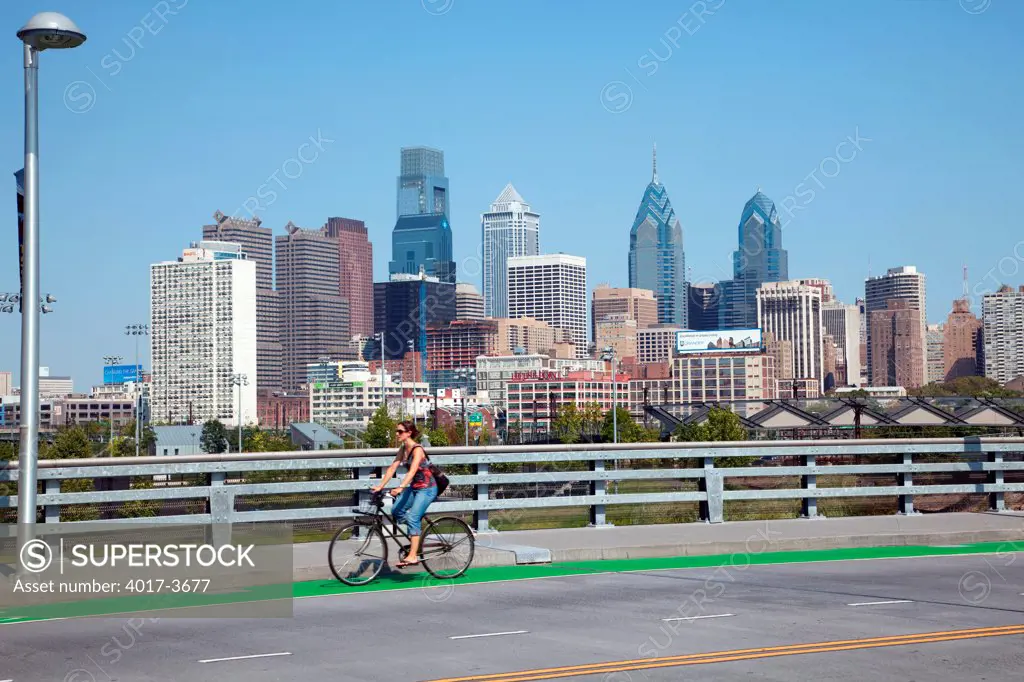 USA, Pennsylvania, Philadelphia, view of Center City from South Street Bridge
