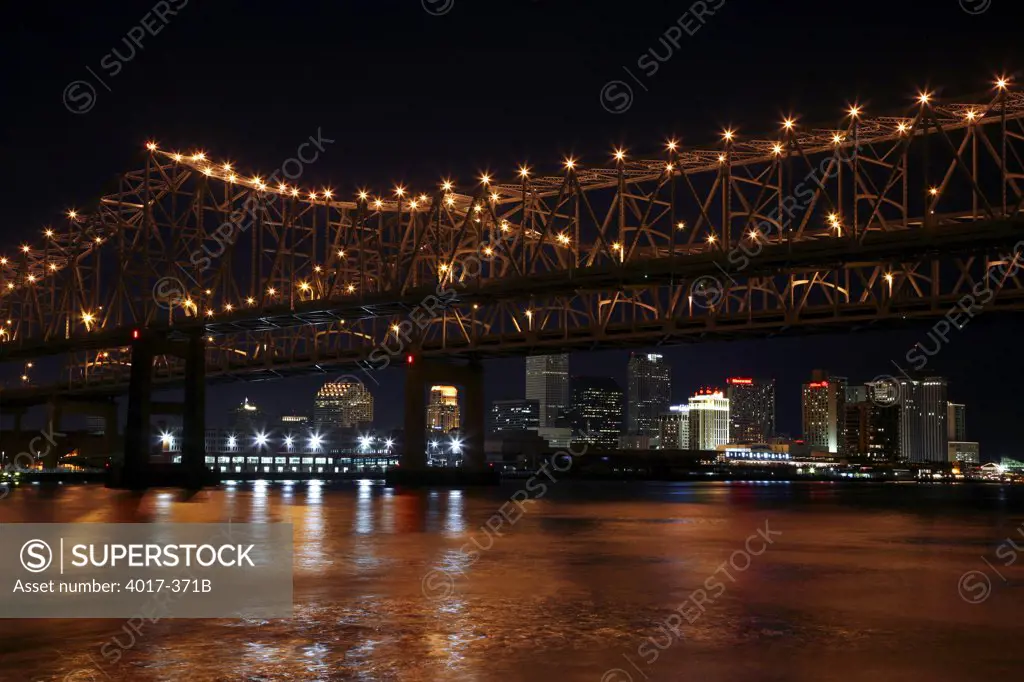 USA,   Louisiana,   New Orleans,   Mississippi River with city skyline