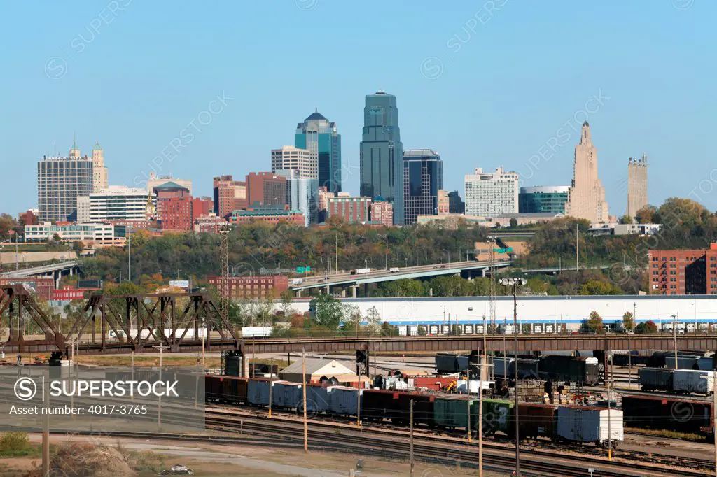 USA, Missouri, Kansas City, Downtown with West Bottoms industrial District in foreground