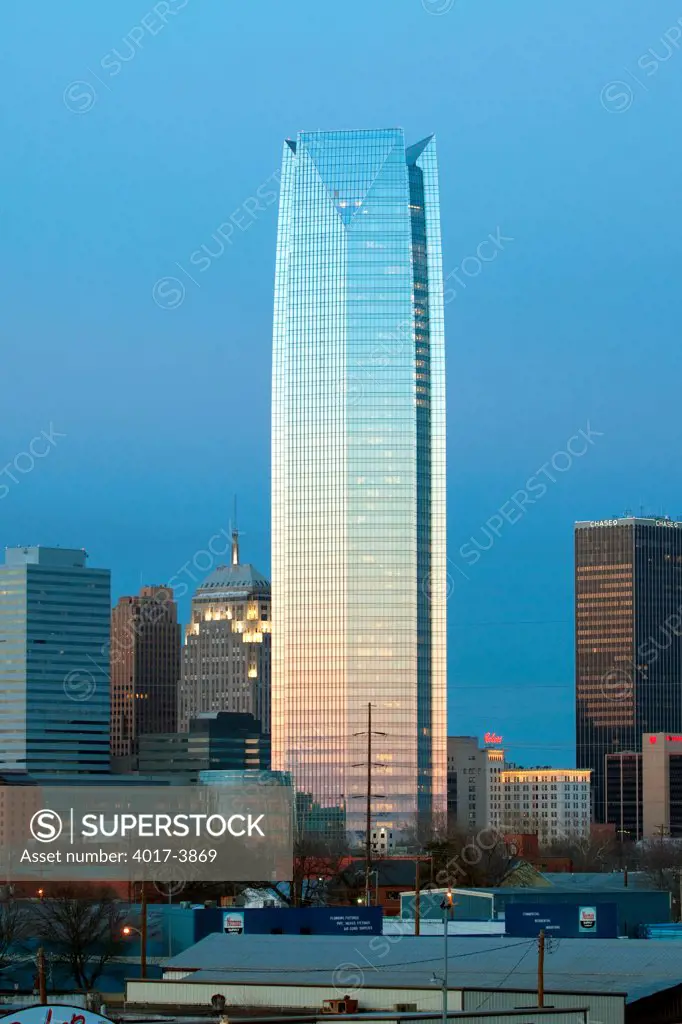 USA, Oklahoma, Oklahoma City, Devon Energy Center Skyscraper at sunset in Downtown