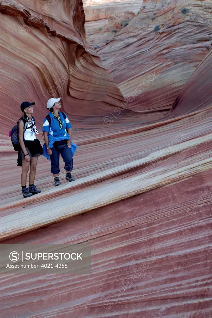 Couple looking at rock formations, Vermillion Cliffs, Utah, USA