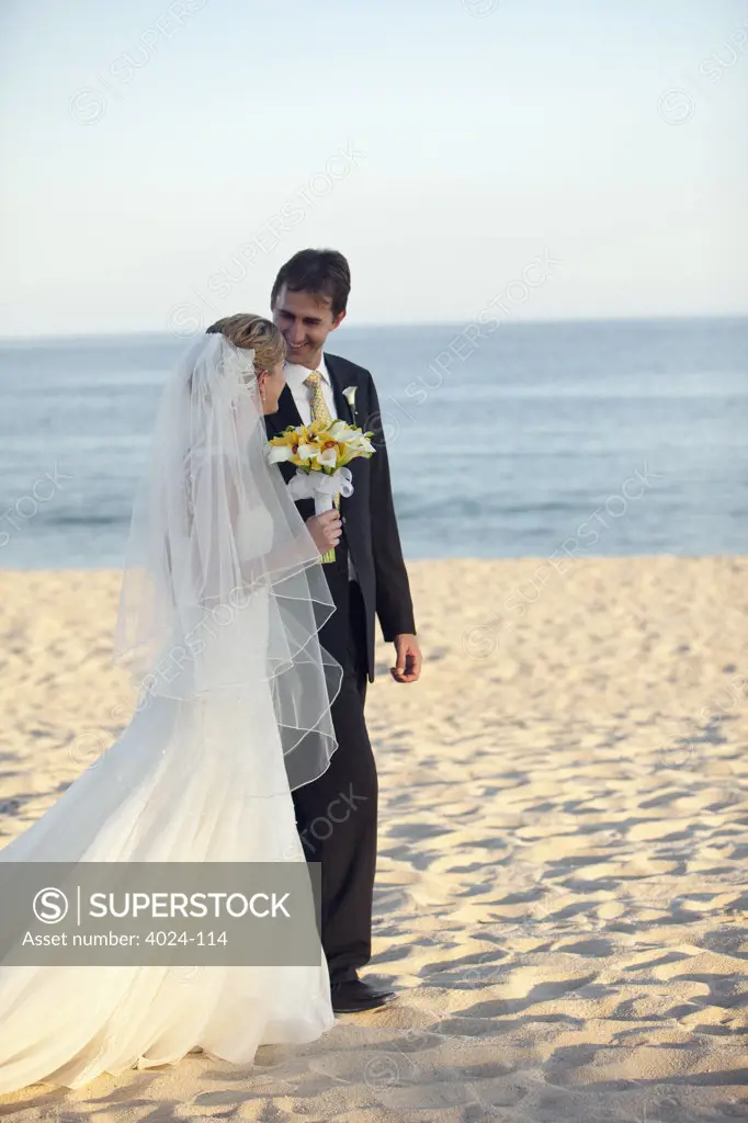 Newlywed couple on the beach, Chi-Chi's Beach Club, San Jose Del Cabo, Baja California, Mexico