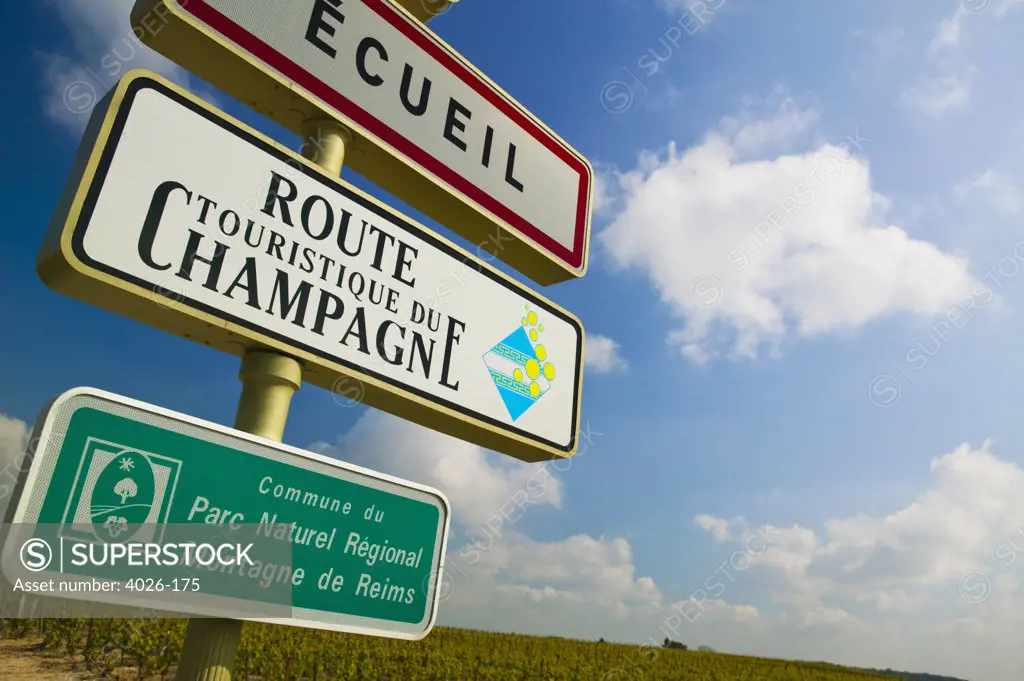 France, Champagne-Ardenne, Marne, Route Touristique du Champagne road sign