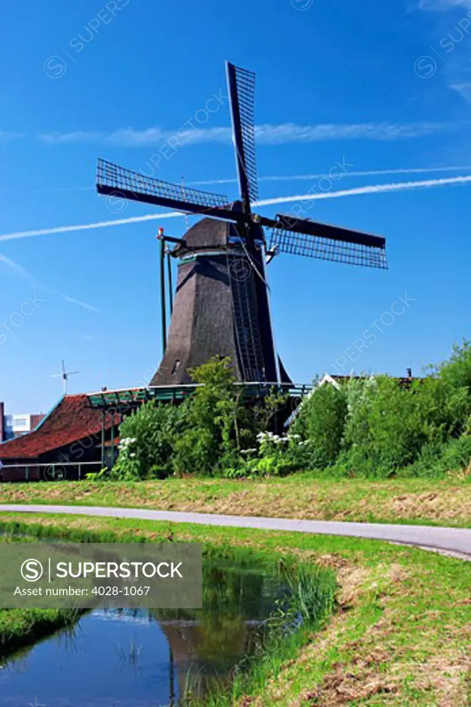 Netherlands, North Holland, Zaanstad, Zaanse Schans, Windmills, Pathway along the canal.