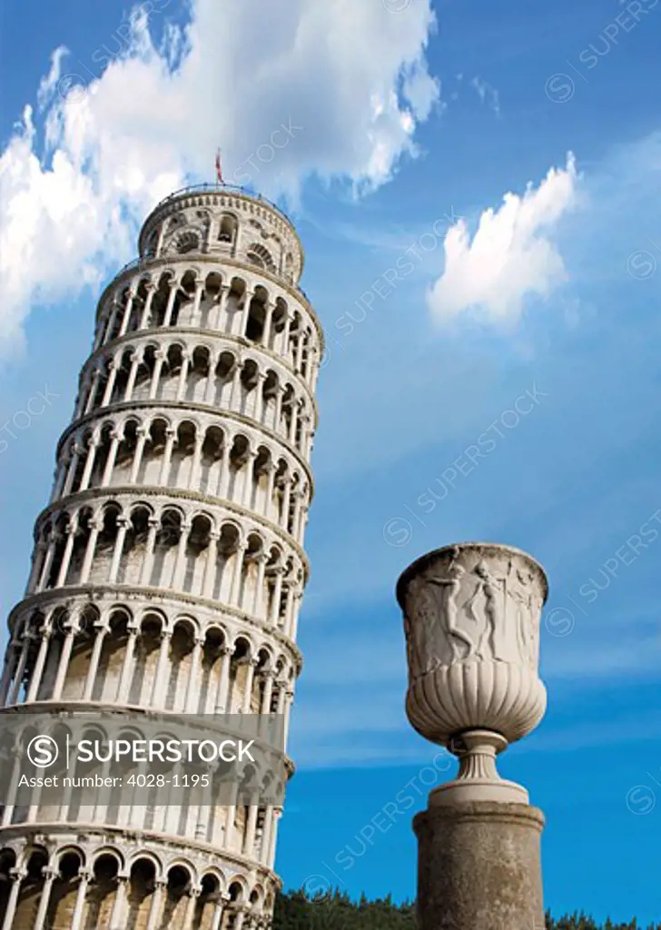 Pisa, Italy, Tuscany, Piazza dei Miracoli, the Leaning Tower of Pisa.