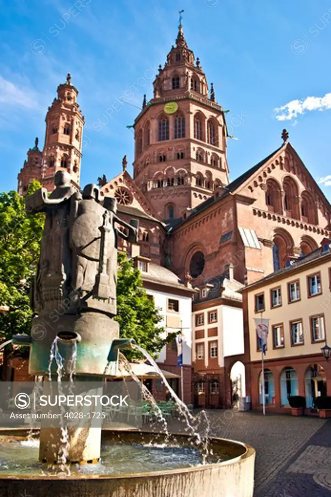Mainz, Germany, Saint Martin's Cathedral and fountain