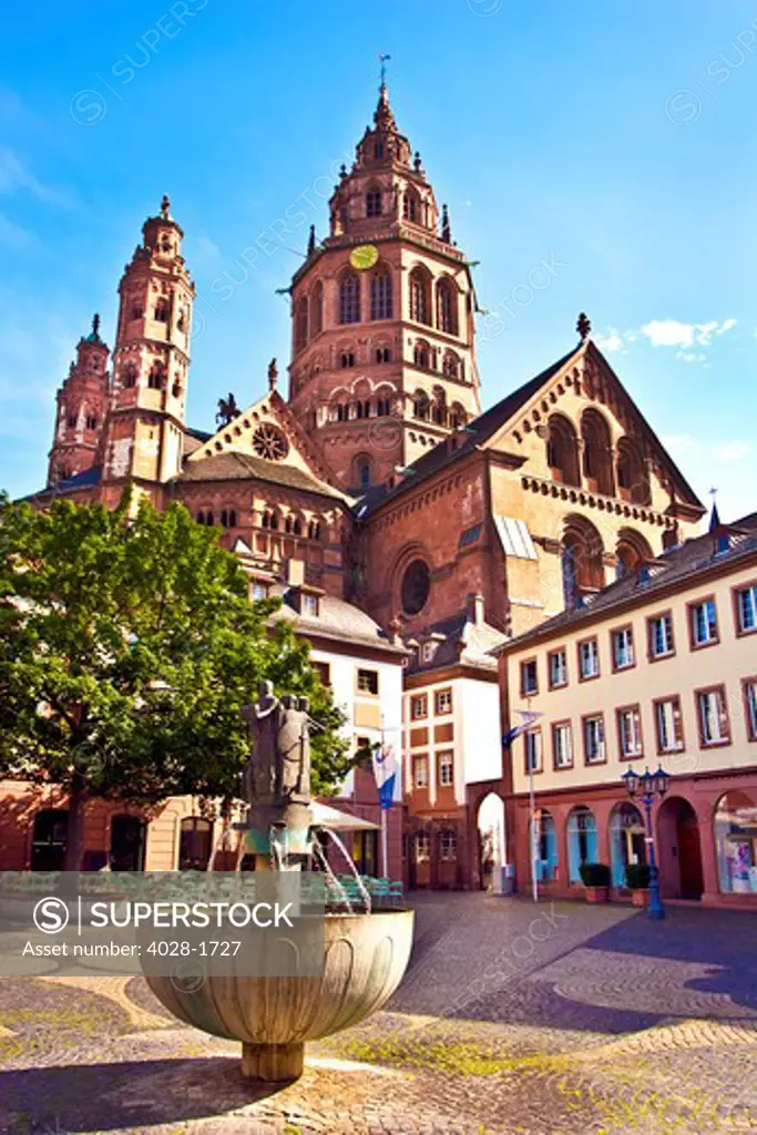Mainz, Germany, Saint Martin's Cathedral and fountain