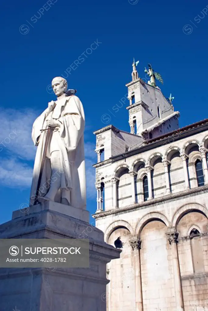 San Michele Church, Pisan Romanesque art, with monument to Francesco Burlamacchi, Piazza San Michele, Lucca, Tuscany, Italy, Europe