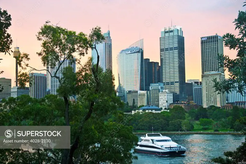 Australia, Sydney, New South Wales, Sydney harbor and skyline at sunset