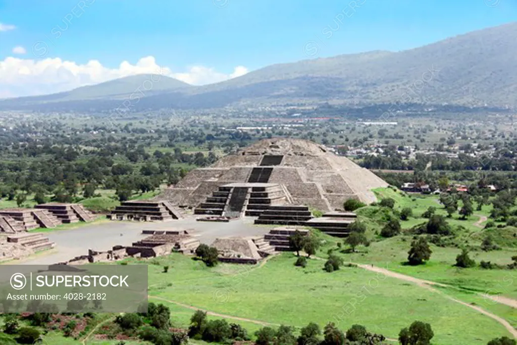 Mexico, Mexico City, Teotihuacan, The Pyramid of the Sun at the ancient Aztec city of Teotihuacan, as seen from the top of the Pyramid of the Moon