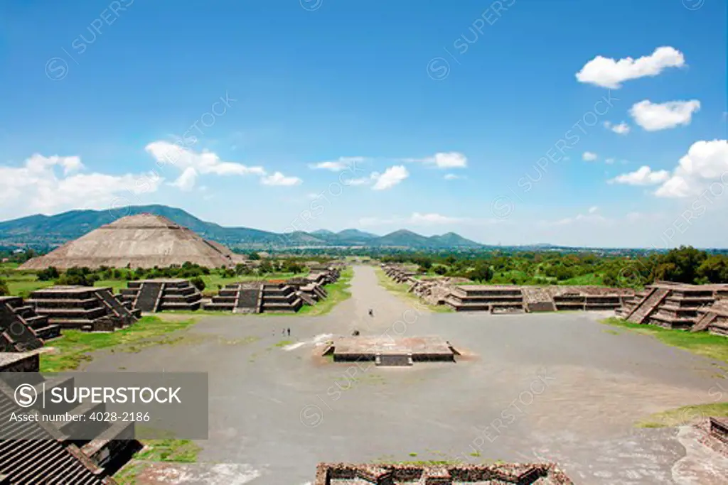 Mexico, Mexico City, Teotihuacan, the Avenue of the Dead and The Pyramid of the Moon at the ancient Aztec city of Teotihuacan, as seen from the top of the Pyramid of the Sun