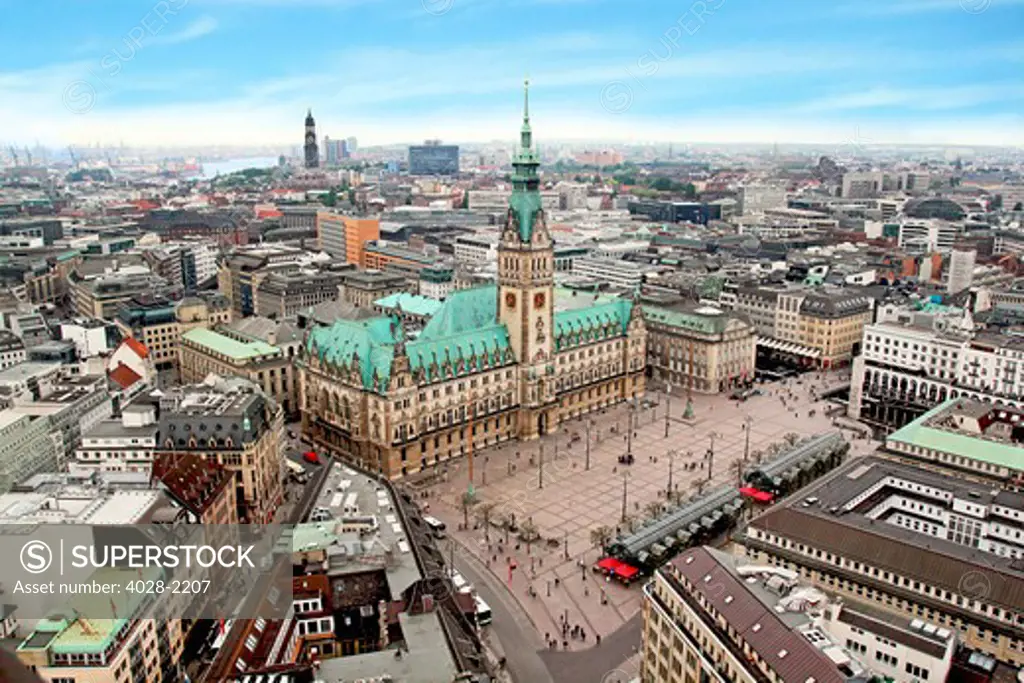 View of the town hall (Rathaus), and market square (Rathausplatz), Hamburg, Germany