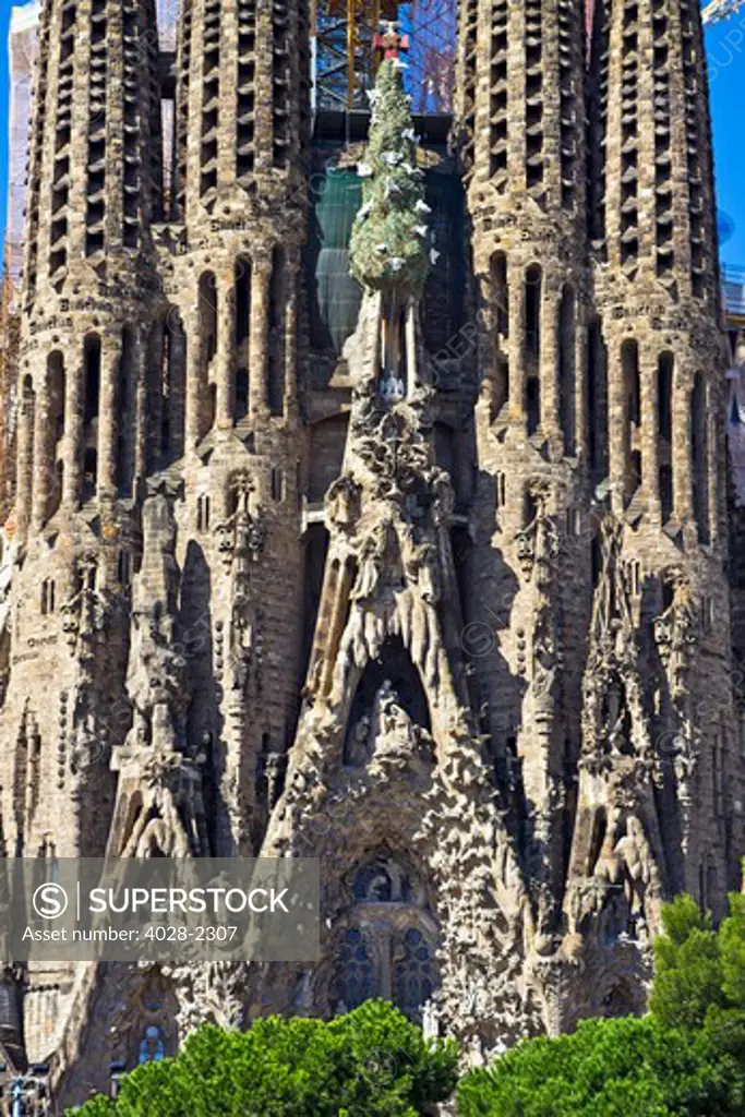 Spain, Catalonia, Barcelona, Sagrada Familia, statues and stonework of  the Nativity facade (Gaudi architect).